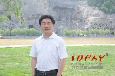 中国当代诗歌奖•评委会主任诗人唐诗诗歌作品简介